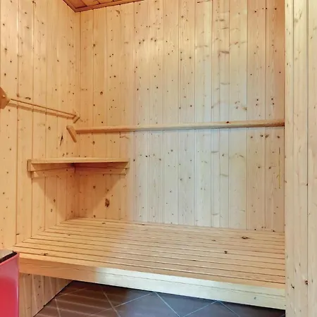 4 Bedroom In Holiday home