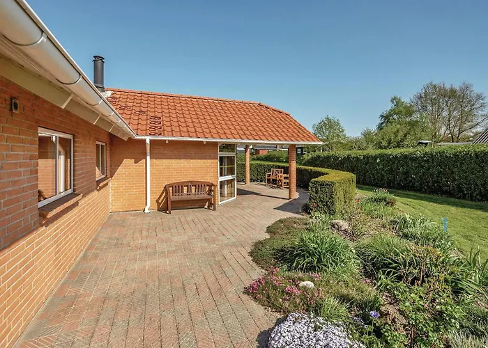 Four-bedroom In Casa vacanze